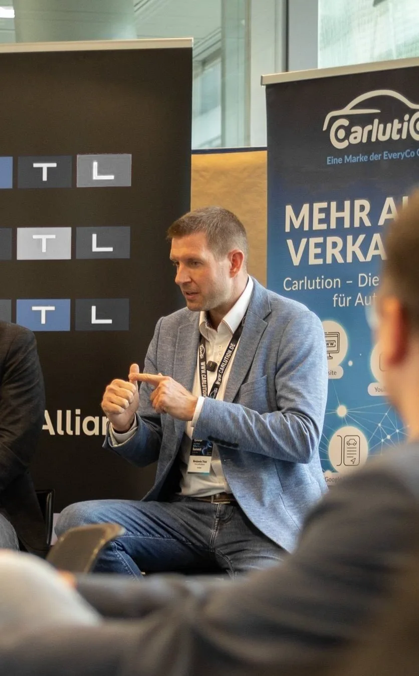 Benjamin Thiel im Gespräch auf der Bühne